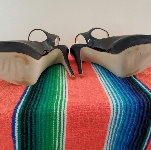 Guess black patent leather heels size 7. Like new. - Picture 4 of 7
